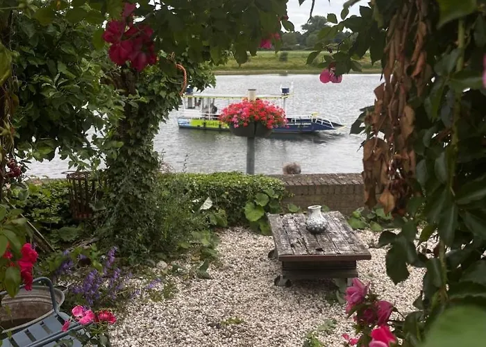 Het Maashuys Апартаменты *